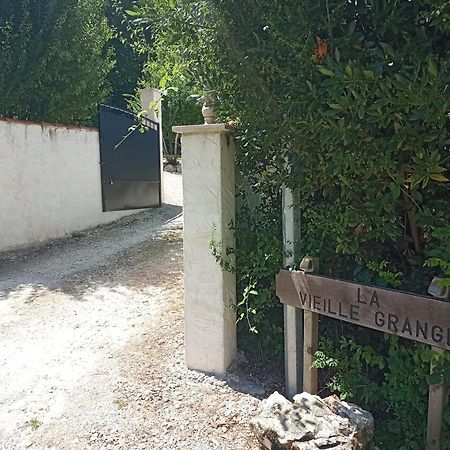 La Vieille Grange - Saint-Privat-Des-Pres Bed and Breakfast Buitenkant foto