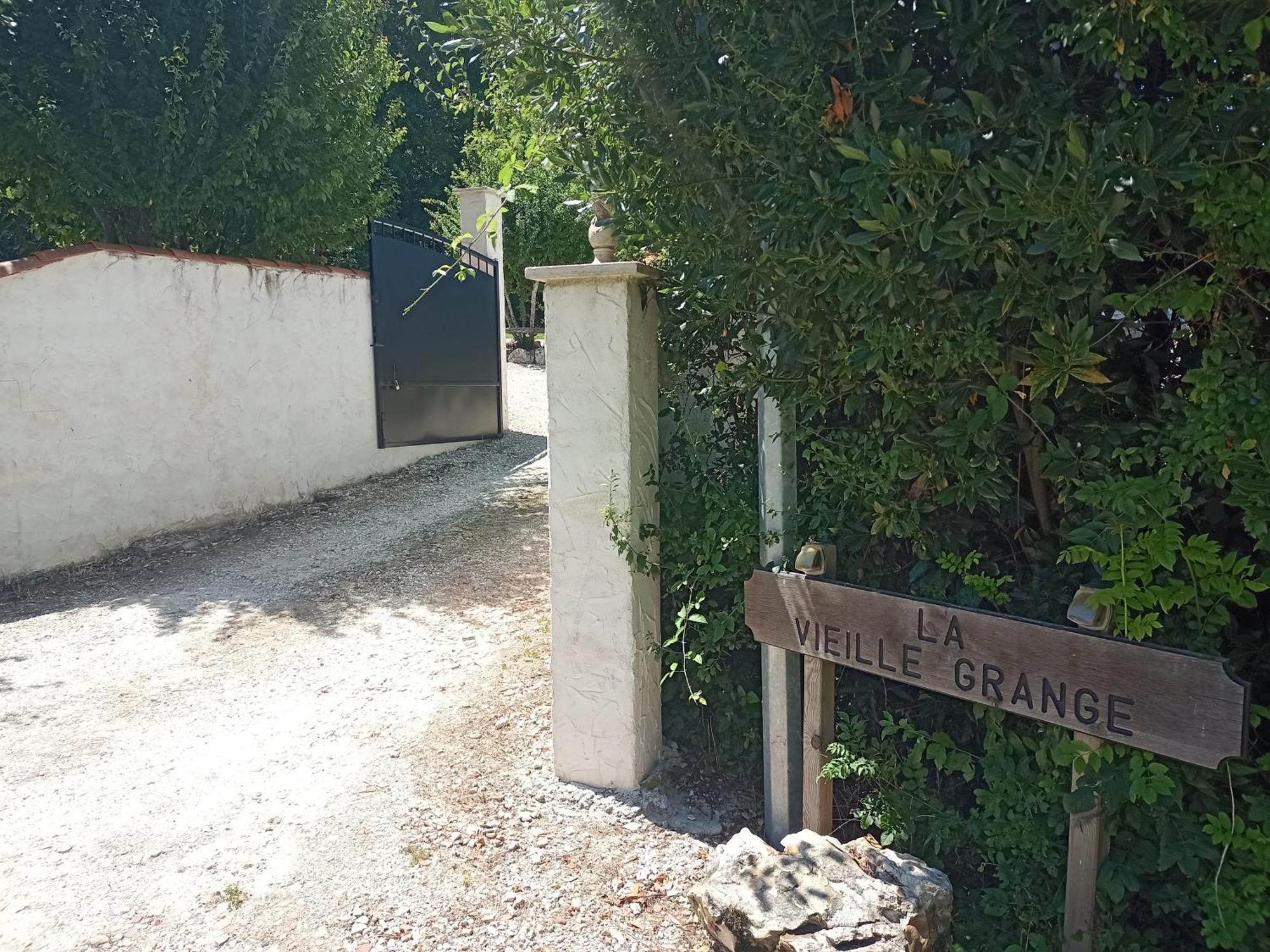 La Vieille Grange - Saint-Privat-Des-Pres Bed and Breakfast Buitenkant foto